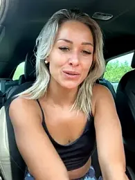 petrouchkaaa_ stripchat stream image