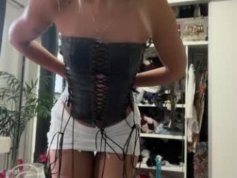 luvlivvyy chaturbate stream image