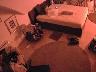 voyeurcam-julmodels-whitebed-4 camsoda stream image, 12.08.2025 01:10