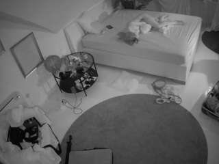 voyeurcam-julmodels-whitebed-4 camsoda stream image, 12.08.2025 01:10