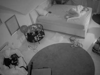 voyeurcam-julmodels-whitebed-4 camsoda stream image, 12.08.2025 01:10