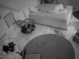 voyeurcam-julmodels-whitebed-4 camsoda stream image, 12.08.2025 01:10