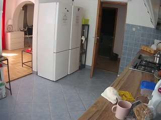 voyeurcam-julmodels-kitchen camsoda stream image