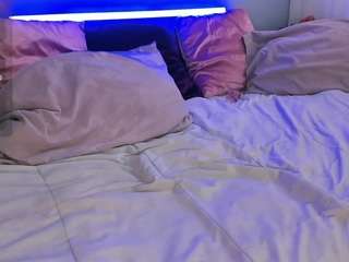 mollyybloom camsoda stream image