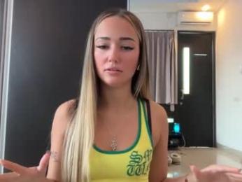 luvlivvyy chaturbate stream image