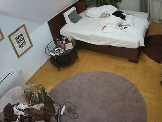 voyeurcam-julmodels-whitebed-4 camsoda stream image, 13.02.2025 16:30