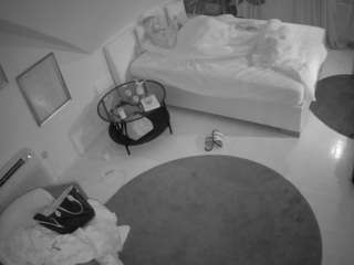 voyeurcam-julmodels-whitebed-4 camsoda stream image, 13.02.2025 16:30