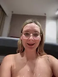 The_Snowwhitee stripchat stream image, 15.02.2025 19:40