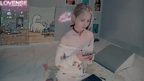 Careful_i_bite stripchat stream image, 15.09.2025 04:40