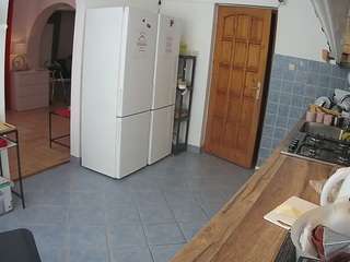 voyeurcam-julmodels-kitchen camsoda stream image