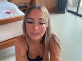 luvlivvyy chaturbate stream image