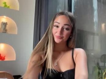 luvlivvyy chaturbate stream image