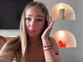 luvlivvyy chaturbate stream image