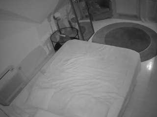voyeurcam-julmodels-whitebed-4 camsoda stream image, 02.10.2025 03:00