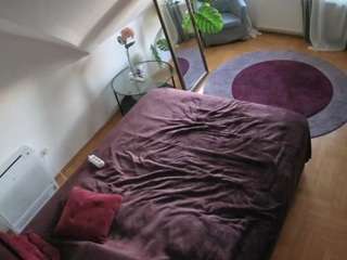 voyeurcam-julmodels-whitebed-4 camsoda stream image, 02.10.2025 03:00