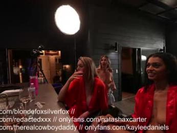 blondefoxsilverfox chaturbate stream image