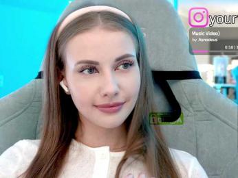 VikkiExtraCheese bongacams stream image