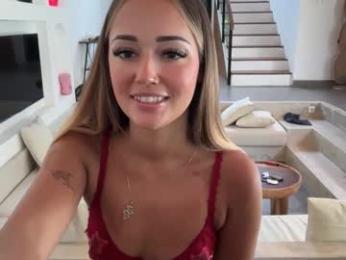 luvlivvyy chaturbate stream image