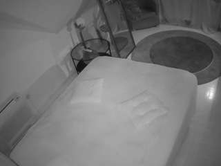 voyeurcam-julmodels-whitebed-4 camsoda stream image, 09.10.2025 18:00