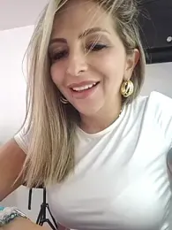 _Abril-Office1 stripchat stream image, 21.02.2025 19:10