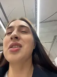 Holly_Play stripchat stream image, 11.11.2025 09:00