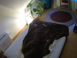 voyeurcam-julmodels-whitebed-4 camsoda stream image, 11.11.2025 07:00