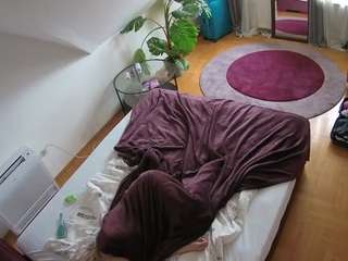 voyeurcam-julmodels-whitebed-4 camsoda stream image, 11.11.2025 07:00