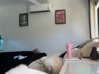 luvlivvyy chaturbate stream image