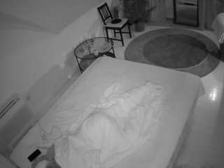 voyeurcam-julmodels-whitebed-4 camsoda stream image, 13.12.2025 15:00