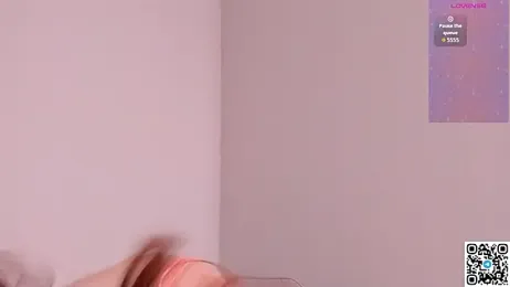 emmelieflorence stripchat stream image