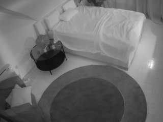 voyeurcam-julmodels-whitebed-4 camsoda stream image, 15.01.2026 13:30