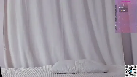 emmelieflorence stripchat stream image