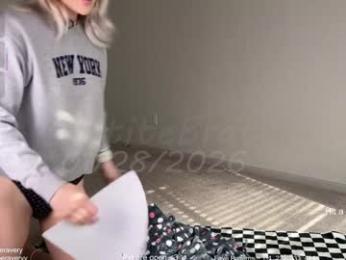 petitebrat chaturbate stream image, 28.01.2026 16:50