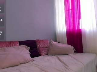 mollyybloom camsoda stream image