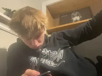 yourwhiteboy1 stripchat stream image