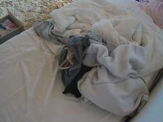 voyeurcam-julmodels-whitebed-4 camsoda stream image, 26.02.2026 18:50