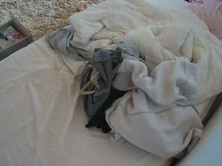 voyeurcam-julmodels-whitebed-4 camsoda stream image, 26.02.2026 18:50