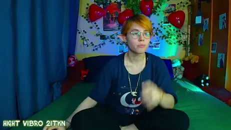 TrickyKitsune stripchat stream image