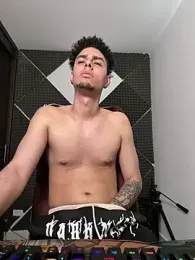 bigryann23 stripchat stream image