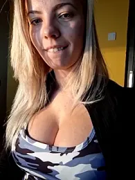 allinqueen stripchat stream image