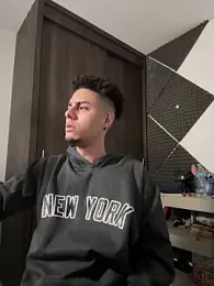 bigryann23 stripchat stream image