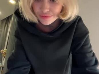 golden_alinee chaturbate stream image