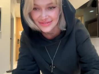 golden_alinee chaturbate stream image