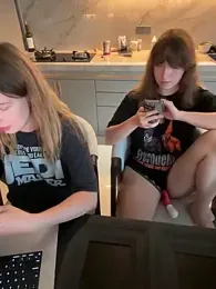 Nura_n_Sarah stripchat stream image