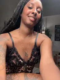 Your_Paris stripchat stream image, 27.04.2026 02:10
