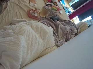 voyeurcam-julmodels-whitebed-4 camsoda stream image, 05.05.2026 14:10