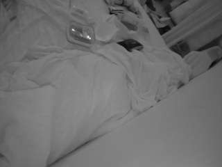 voyeurcam-julmodels-whitebed-4 camsoda stream image, 05.05.2026 14:10