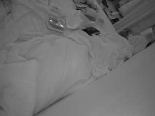 voyeurcam-julmodels-whitebed-4 camsoda stream image, 05.05.2026 14:10