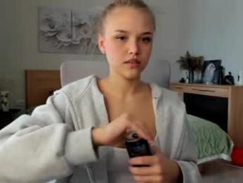 flooora_0 chaturbate stream image, 09.05.2026 02:10