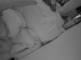 voyeurcam-julmodels-whitebed-4 camsoda stream image, 16.05.2026 16:10